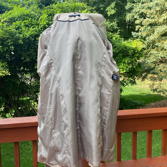 Ellen Tracy light trench coat w/ detachable hood, Excellent Condition, - Picture 7 of 16